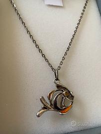 Collana vintage in argento con pendente stilizzato