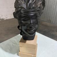 Dea bendata di bronzo