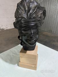 Dea bendata di bronzo