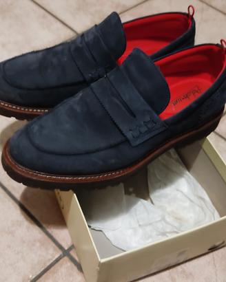 Scarpe camosciate eleganti