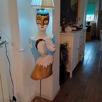 Lampade artistiche con manichini dipinti a mano