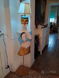 Lampade artistiche con manichini dipinti a mano