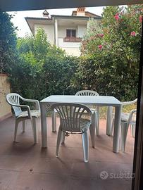 Porzionedi villetta bifamiliare con giardino priva