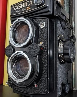 Yashica Mat 124G