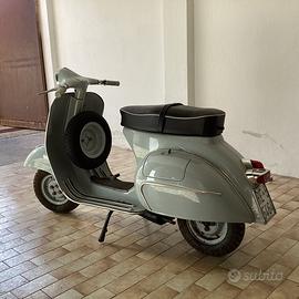 Vespa d'epoca anno 1963
