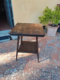 tavolo quadrato in legno