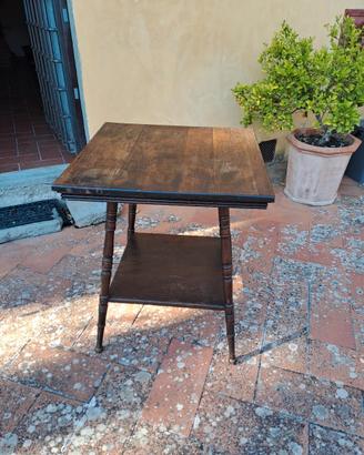 tavolo quadrato in legno