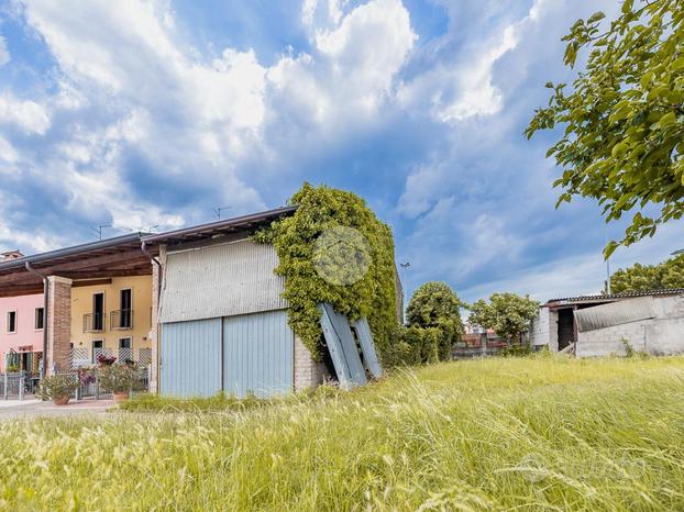 RUSTICO A VILLAFRANCA DI VERONA