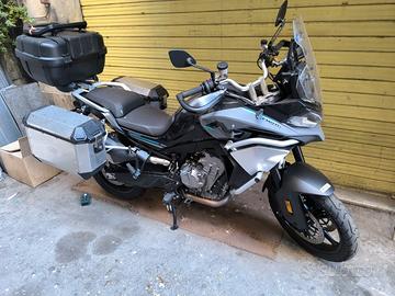 CF MOTO MT 800