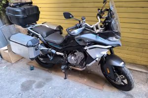 CF MOTO MT 800