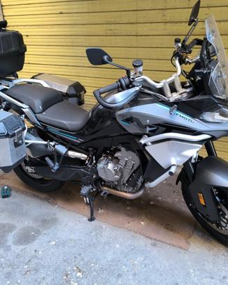 CF MOTO MT 800