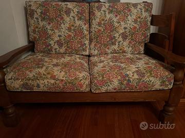 Divano con struttura in LEGNO