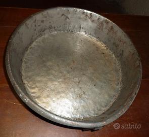 Pentola in rame stagnato con anello, antica, usata