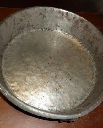 Pentola in rame stagnato con anello, antica, usata