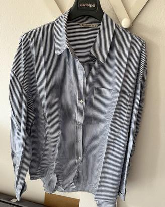 Camicia a righe bianche e blu Stradivarius