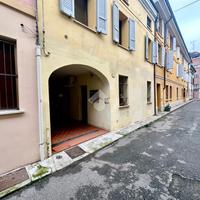 MONOLOCALE A GUASTALLA