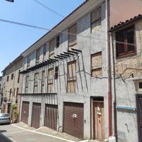 Appartamenti e garage a Valledolmo