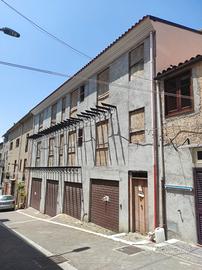 Appartamenti e garage a Valledolmo