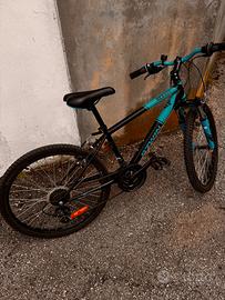 Bicicleta B-twin Rockrider 500