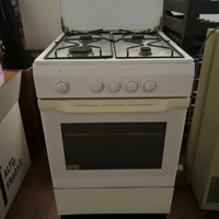 Cucina a gas quattro fuochi con forno