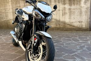 Triumph Street Triple 765 R del 2023