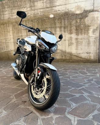 Triumph Street Triple 765 R del 2023