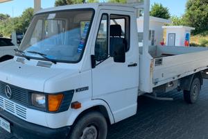 Camioncino con cassone mercedez 308