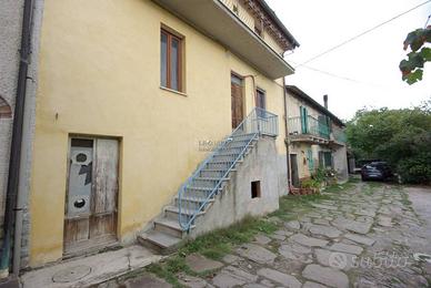 Rustico / Casale di 140 m² con più di 5 locali a S