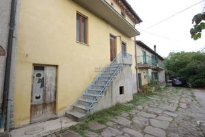 Rustico / Casale di 140 m² con più di 5 locali a S