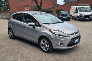 Ford Fiesta 1.2 benzina solo 30.000 km neopatentat