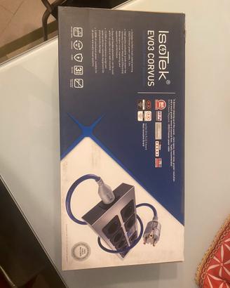 Isotek Corvus a 9 prese individuali cavo Premier