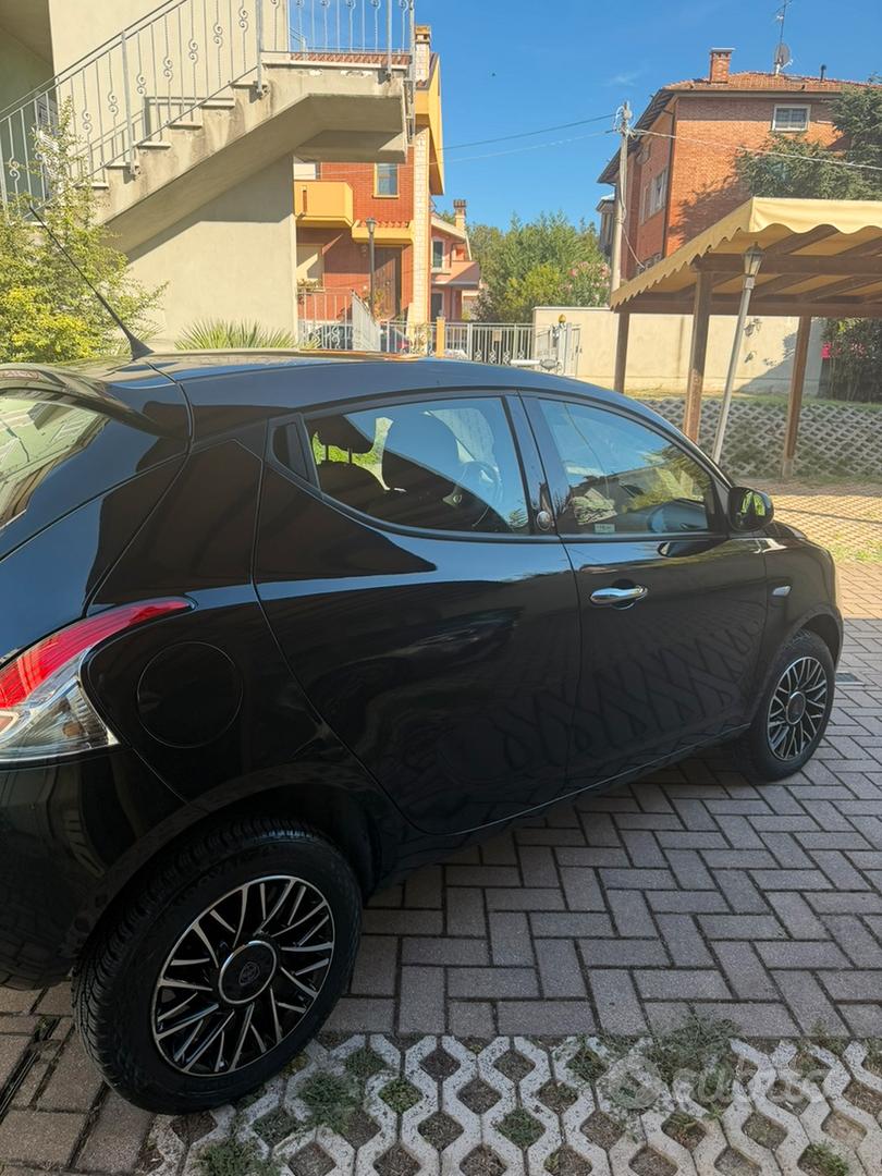 Lancia Ypsilon 2018 photo 2