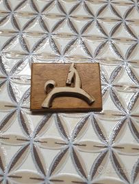 spilla in legno vintage 