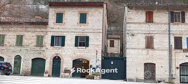 Immobile di 73 m² con 2 locali a Genga