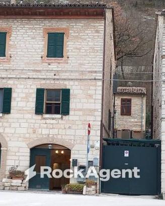 Immobile di 73 m² con 2 locali a Genga