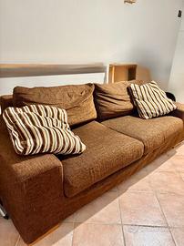 Divano tre posti di stoffa sfoderabile