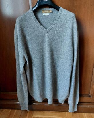 Maglione grigio con scollo a V