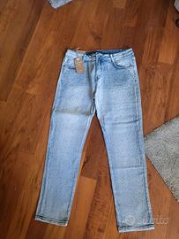 jeans con strass colorati