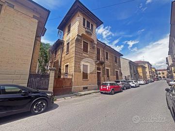 VILLA SINGOLA A PINEROLO