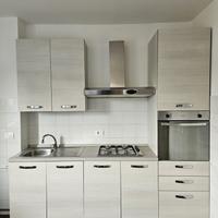 Cucina completa con elettrodomestici