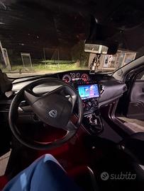 Lancia y 2014