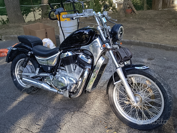 Suzuki Vs intruder 750