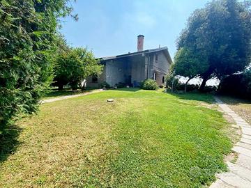 Villa di 156 m² con 5 locali e box auto a Ferrara