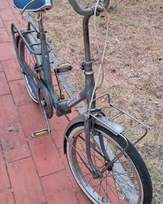 Bicicletta tipo Graziella pieghevole.