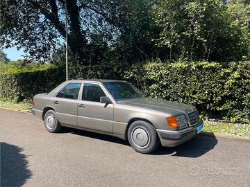 Mercedes 200E (W124)