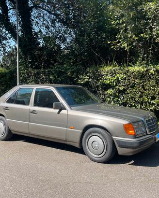 Mercedes 200E (W124)