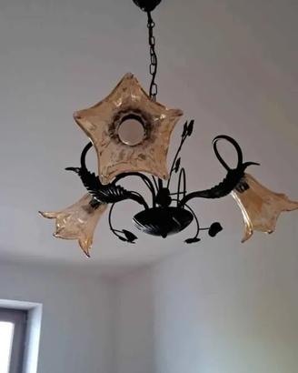 🕯️  Lampadario in ferro battuto e vetro ambrato!