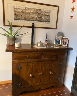 Credenza in arte povera