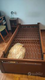 Letto singolo in legno con rete a molle e cassetto