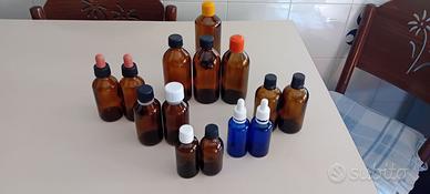 14 flaconi in vetro scuro di diversi tipi e misure